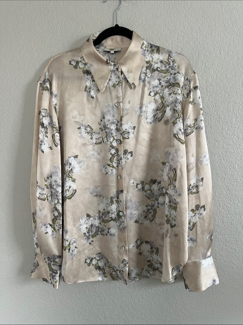 VINCE Hazy Blossom Long Sleeve Button-up Silk Blouse. Size Large - Picture 4 of 11